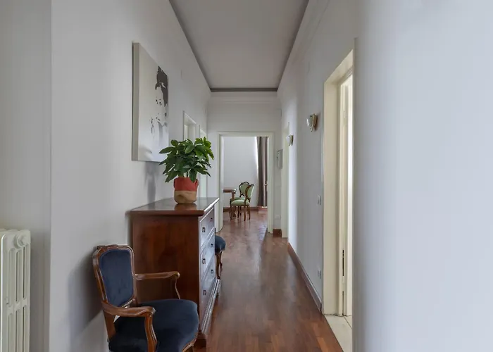 Family Large Apartment In Florence